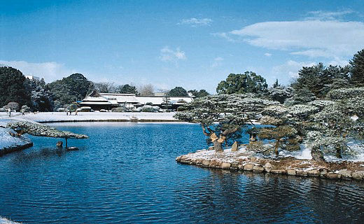 雪景色の後楽園