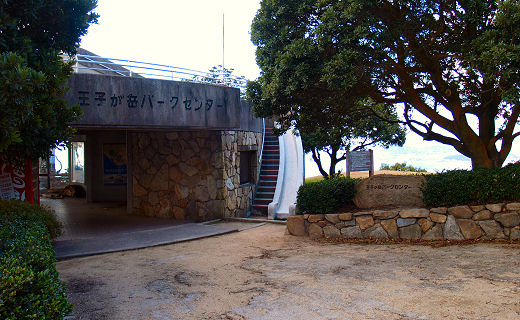 パークセンター　トイレのドアは猛烈な音がする