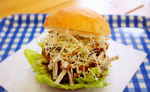 明治ごんぼうバーガー