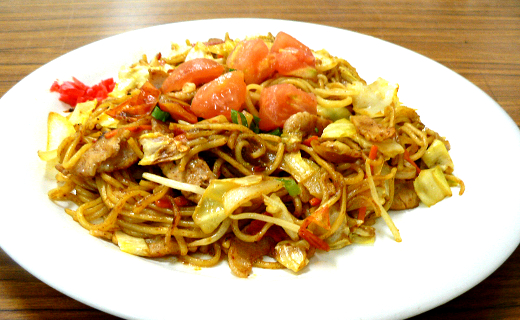 インディアンの名の通り、カレー味の焼きそば