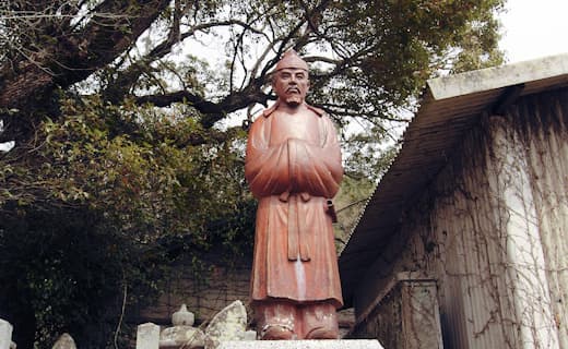 清麻呂公墓にある清麻呂像