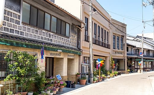 実際の五福通り。洋風の町並みに…見える。