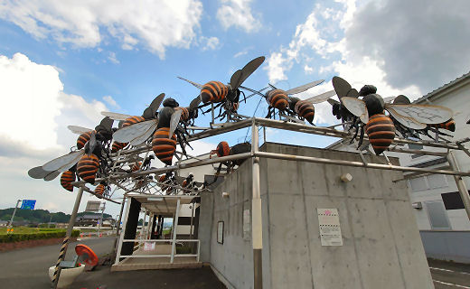 山田養蜂場の蜂