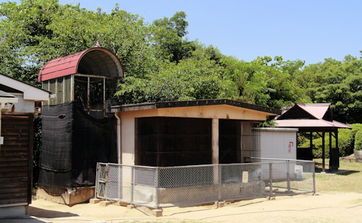 古城山公園の猿舎