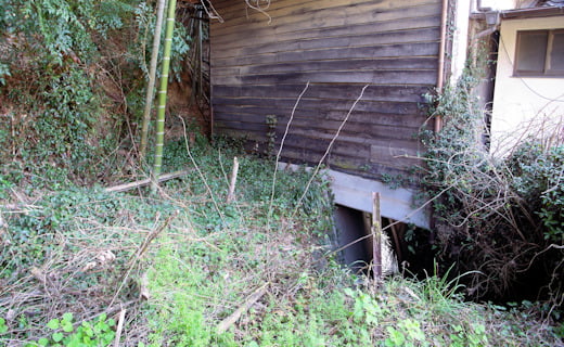 看板の場所から見える穴井手