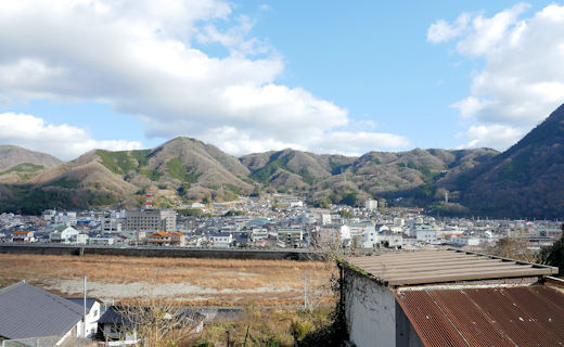 近似稲荷神社付近から見る高梁市街地