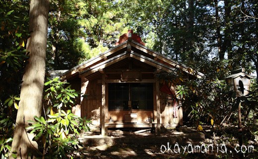 育霊神社・奥の院