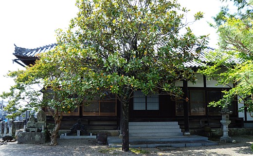 成道寺にある津山城の瓦