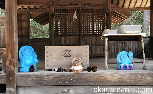 魔法神社に飾られている狸