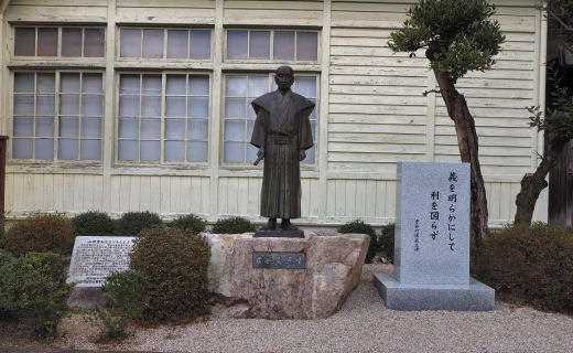 山田方谷の像