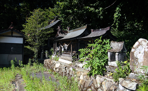 龍川神社　境内
