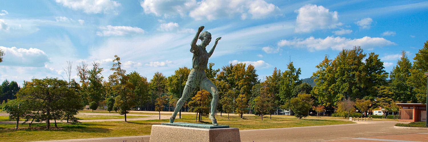 人見絹枝さんの像